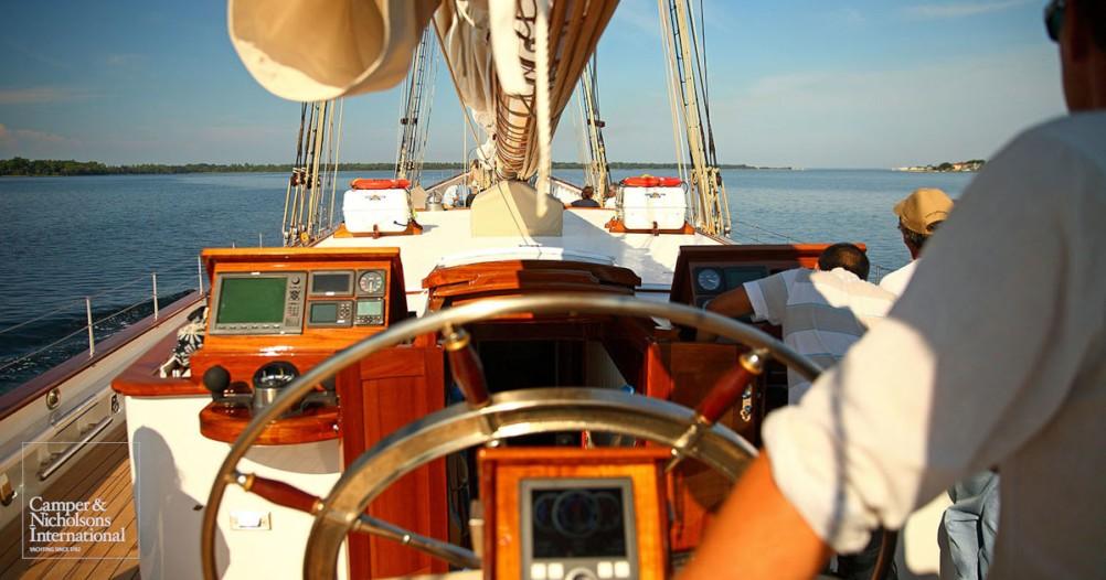 yacht Columbia