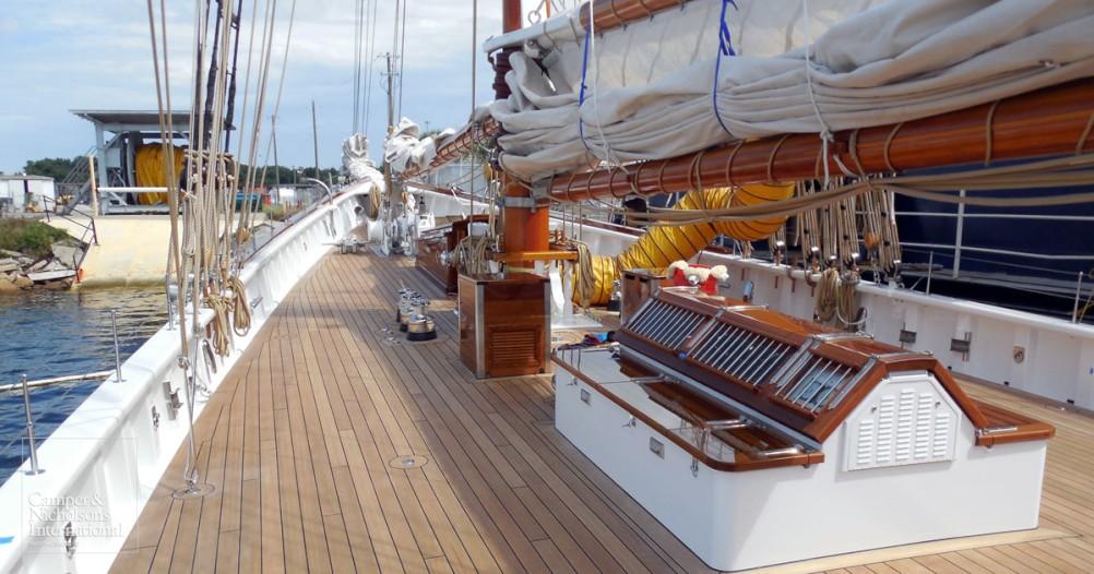 yacht Columbia