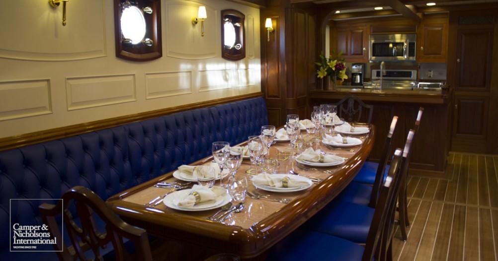 yacht Columbia