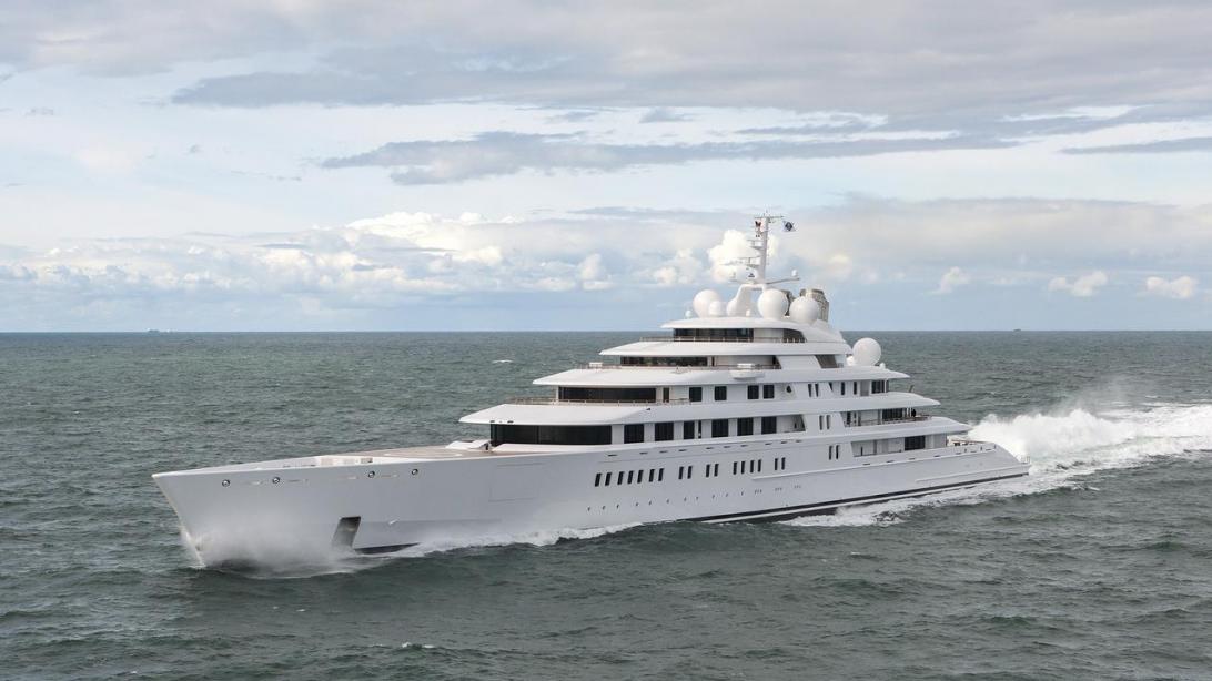 yacht Azzam