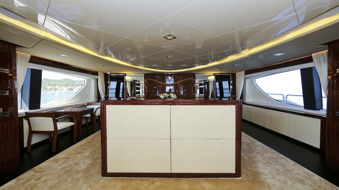 yacht Artemy