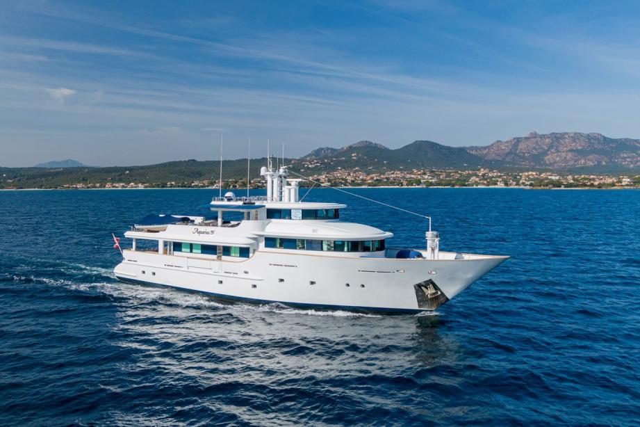 yacht Aquarius IV