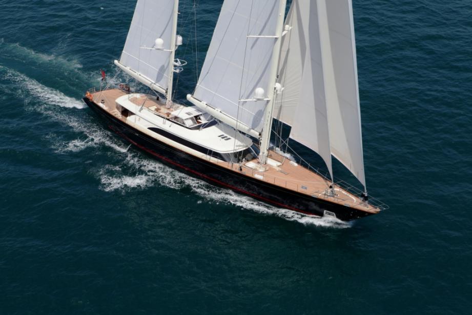 yacht Fidelis