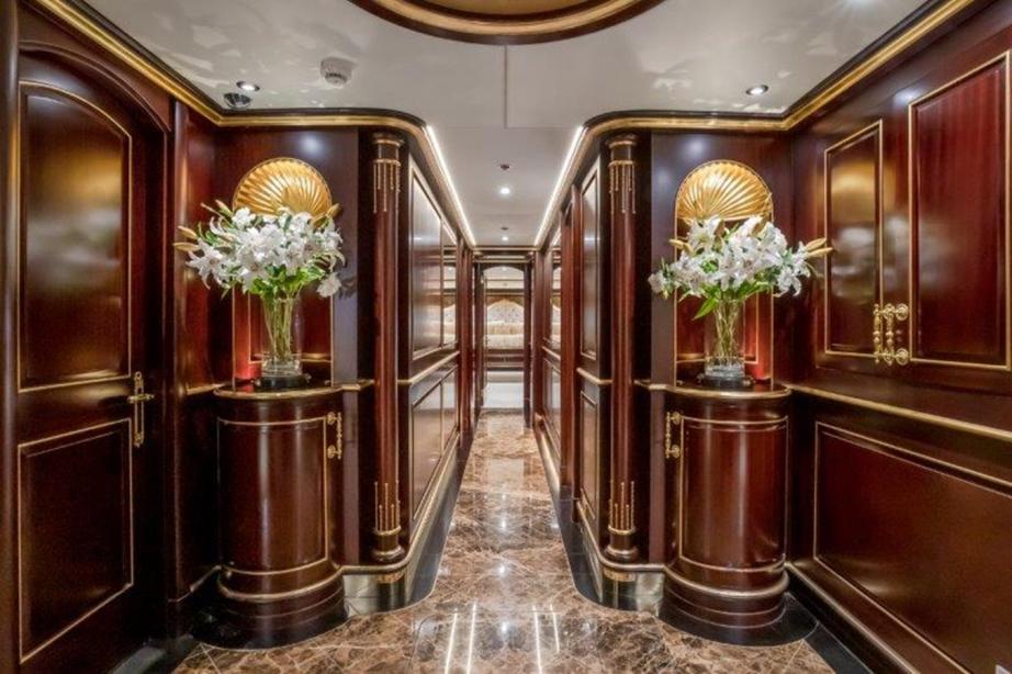 yacht Status Quo