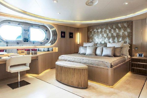 yacht Light Holic