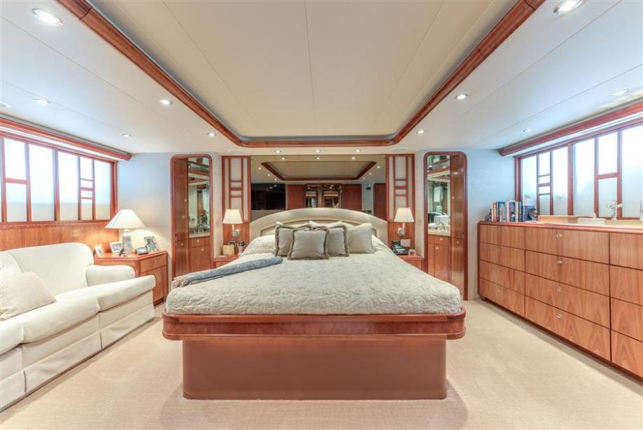 yacht Elysian