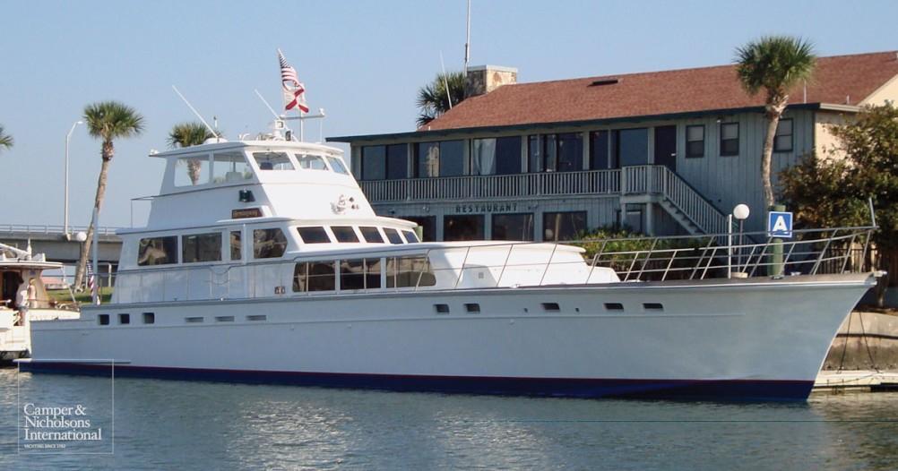 yacht Hemingway