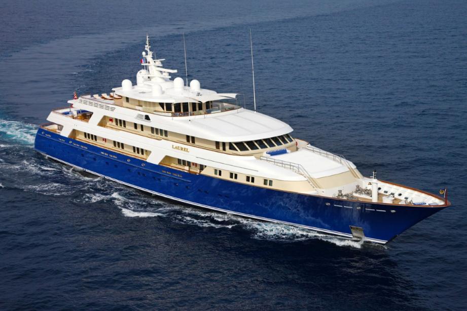 yacht Laurel