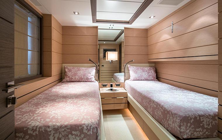 yacht Dyna ®