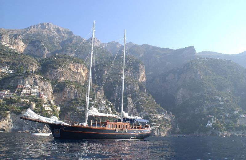 yacht Myra