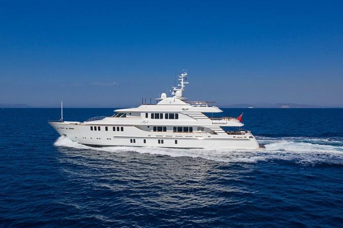 yacht Mystic