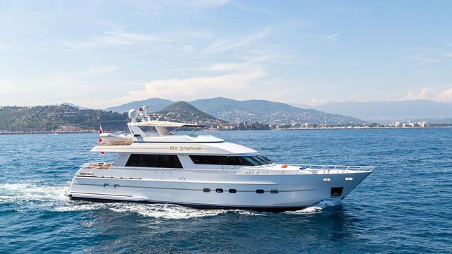 yacht Blue Symphonie