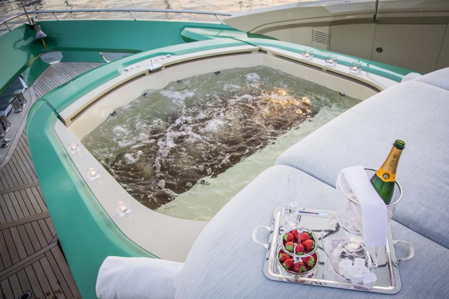 yacht Almaha