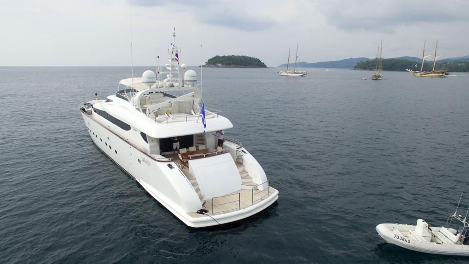 yacht Aveline