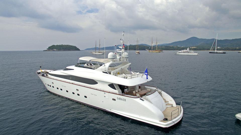 yacht Aveline