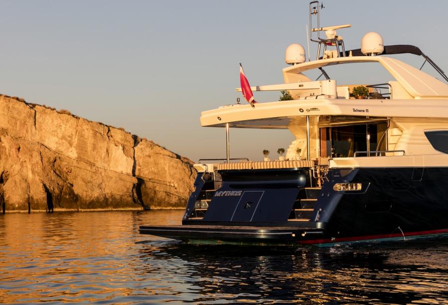 yacht Mythos