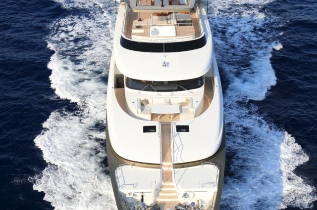 yacht Apries W