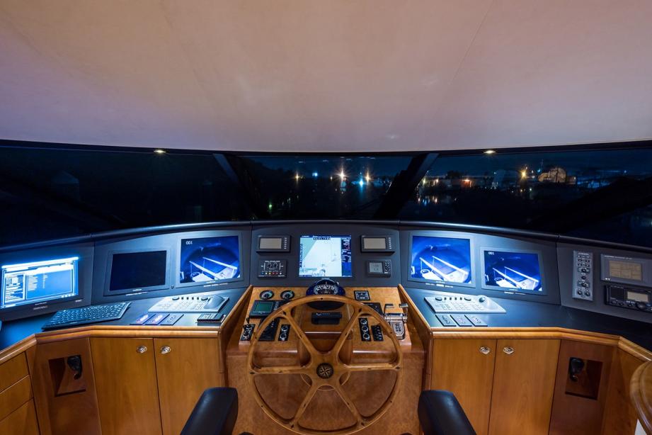 yacht Natural 9