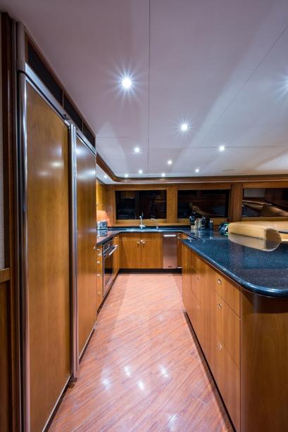 yacht Natural 9