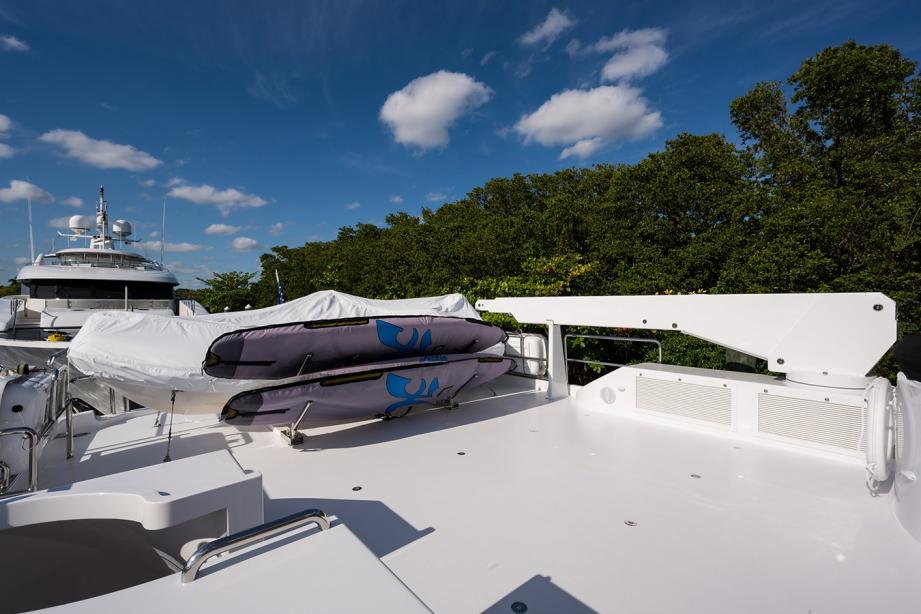 yacht Natural 9