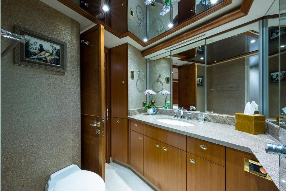 yacht Natural 9