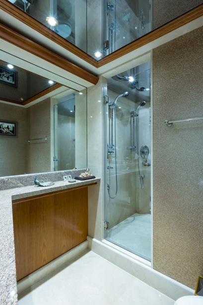 yacht Natural 9
