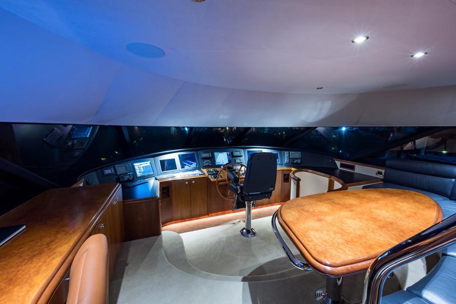 yacht Natural 9