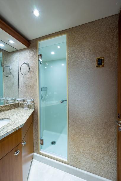 yacht Natural 9