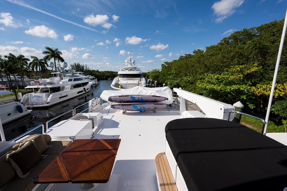 yacht Natural 9