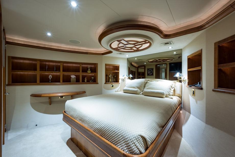 yacht Natural 9