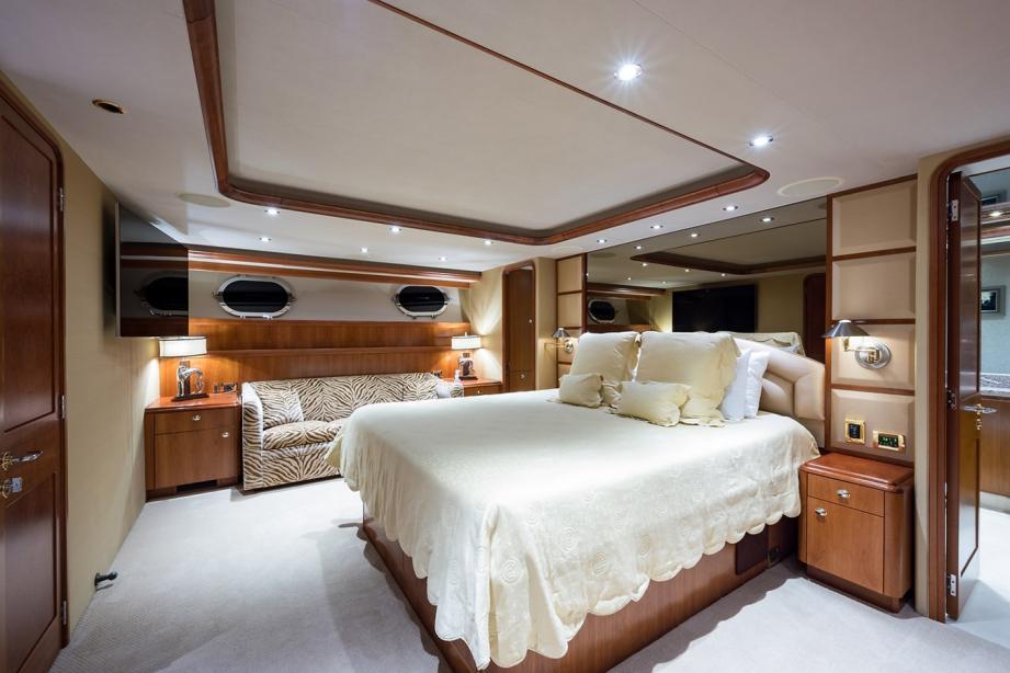 yacht Natural 9