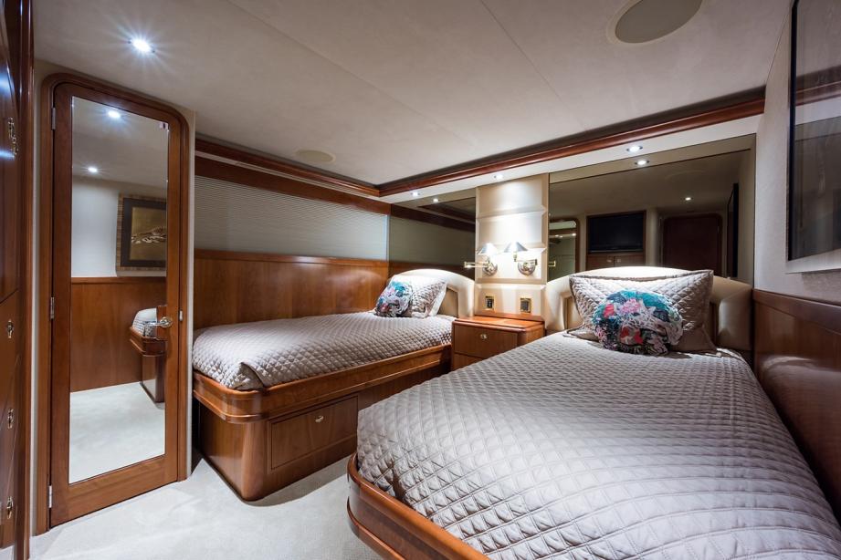 yacht Natural 9