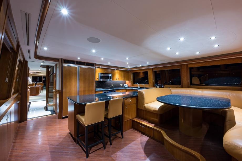 yacht Natural 9