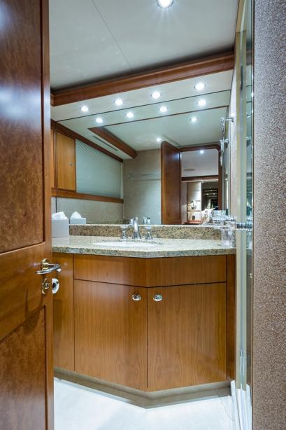 yacht Natural 9