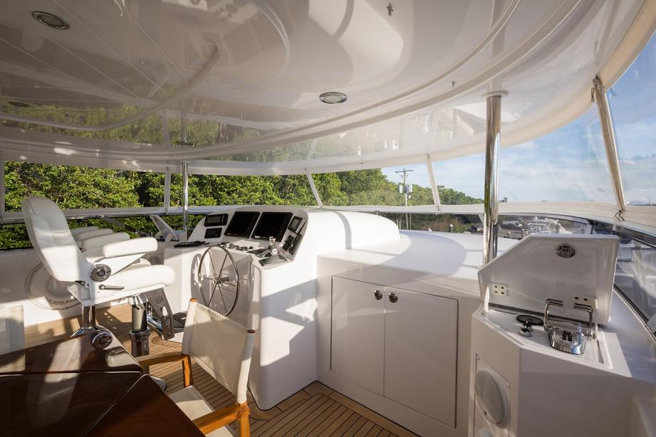 yacht Natural 9