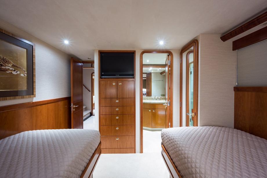 yacht Natural 9