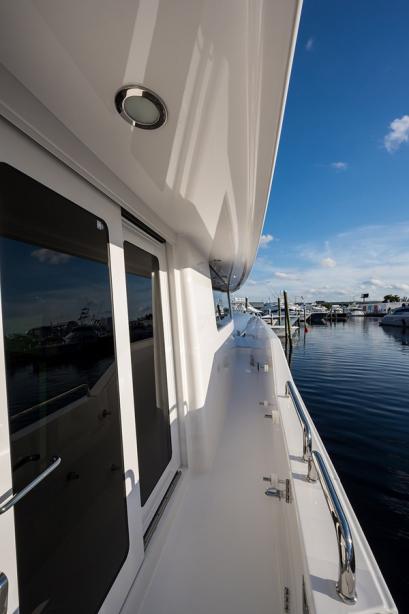 yacht Natural 9