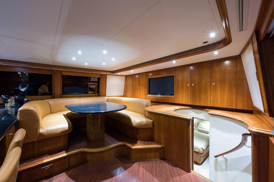 yacht Natural 9