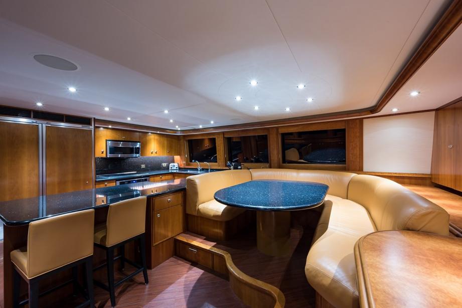 yacht Natural 9