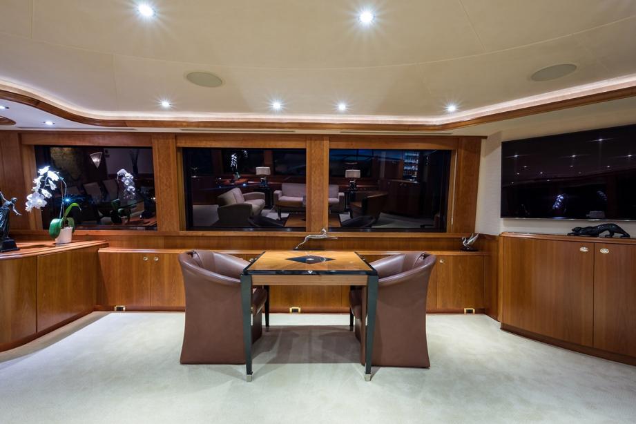 yacht Natural 9