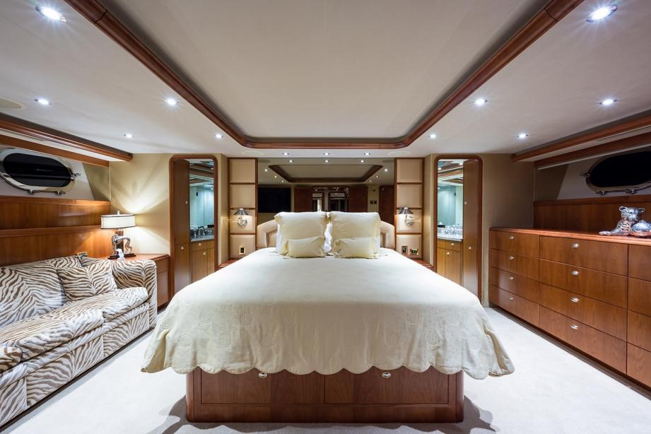 yacht Natural 9