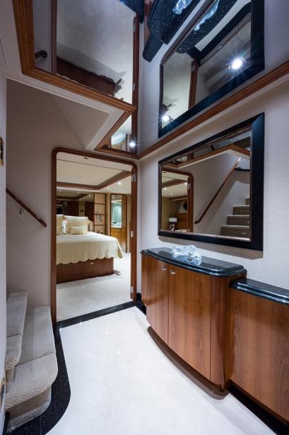 yacht Natural 9