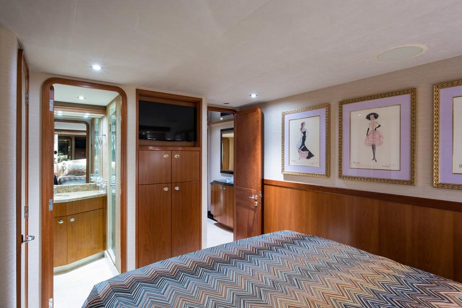 yacht Natural 9