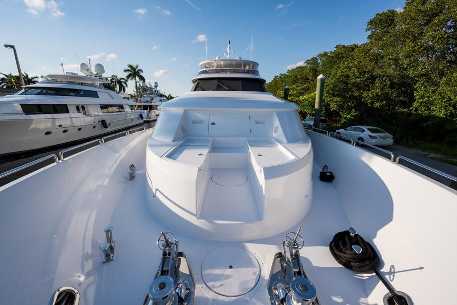 yacht Natural 9