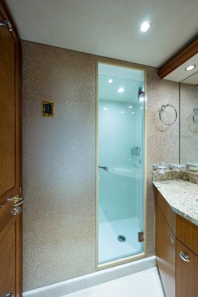 yacht Natural 9