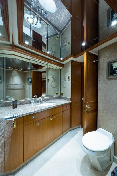 yacht Natural 9