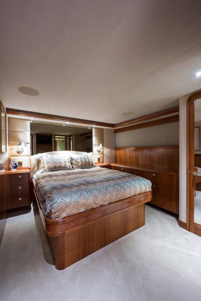 yacht Natural 9
