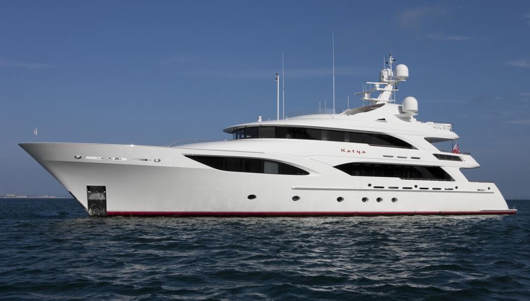 yacht Avalon