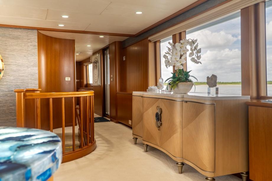 yacht Gale Winds