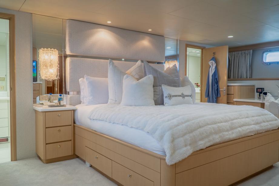 yacht Gale Winds